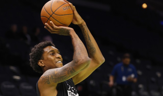 诸葛连弩开射！麦克丹尼尔斯左右开弓三分三连击 森林狼领先18分